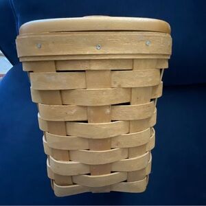 Longaberger vintage 1996 lidded basket